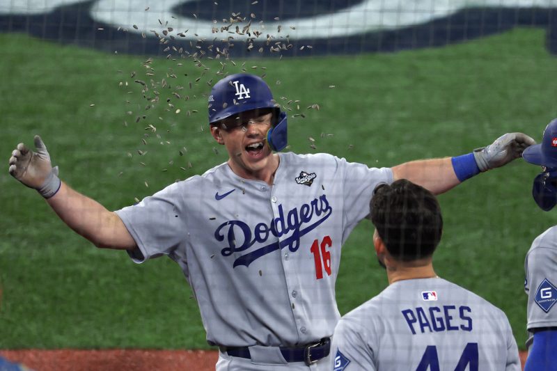 Dodgers strike back to even World Series in Toronto on late home runs Dodgers strike back to even World Series in Toronto on late home runs