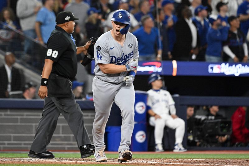 Watch: Dodgers break Game 2 stalemate with big bombs Watch: Dodgers break Game 2 stalemate with big bombs