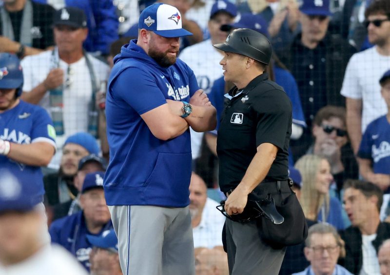 Umpire’s hesitation costs Blue Jays in World Series gaffe Umpire’s hesitation costs Blue Jays in World Series gaffe