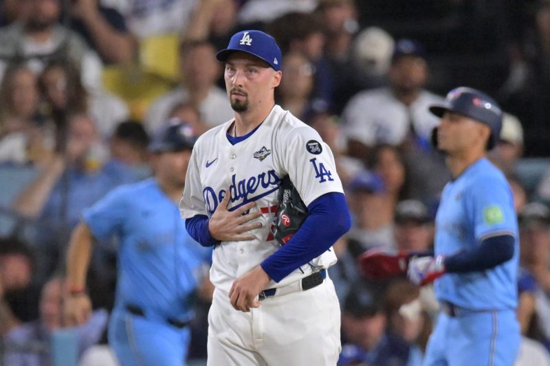 Dodgers’ World Series hopes on life support after big mistakes in loss Dodgers’ World Series hopes on life support after big mistakes in loss
